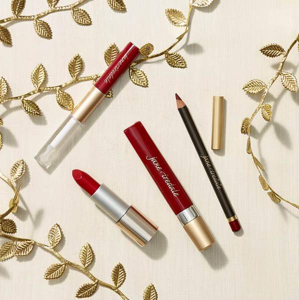 THE BEST RED LIPSTICK LOOKS FOR THE HOLIDAYS